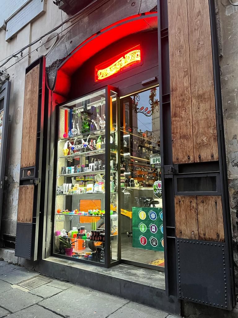 Ingresso del negozio OrangeBud a Salerno